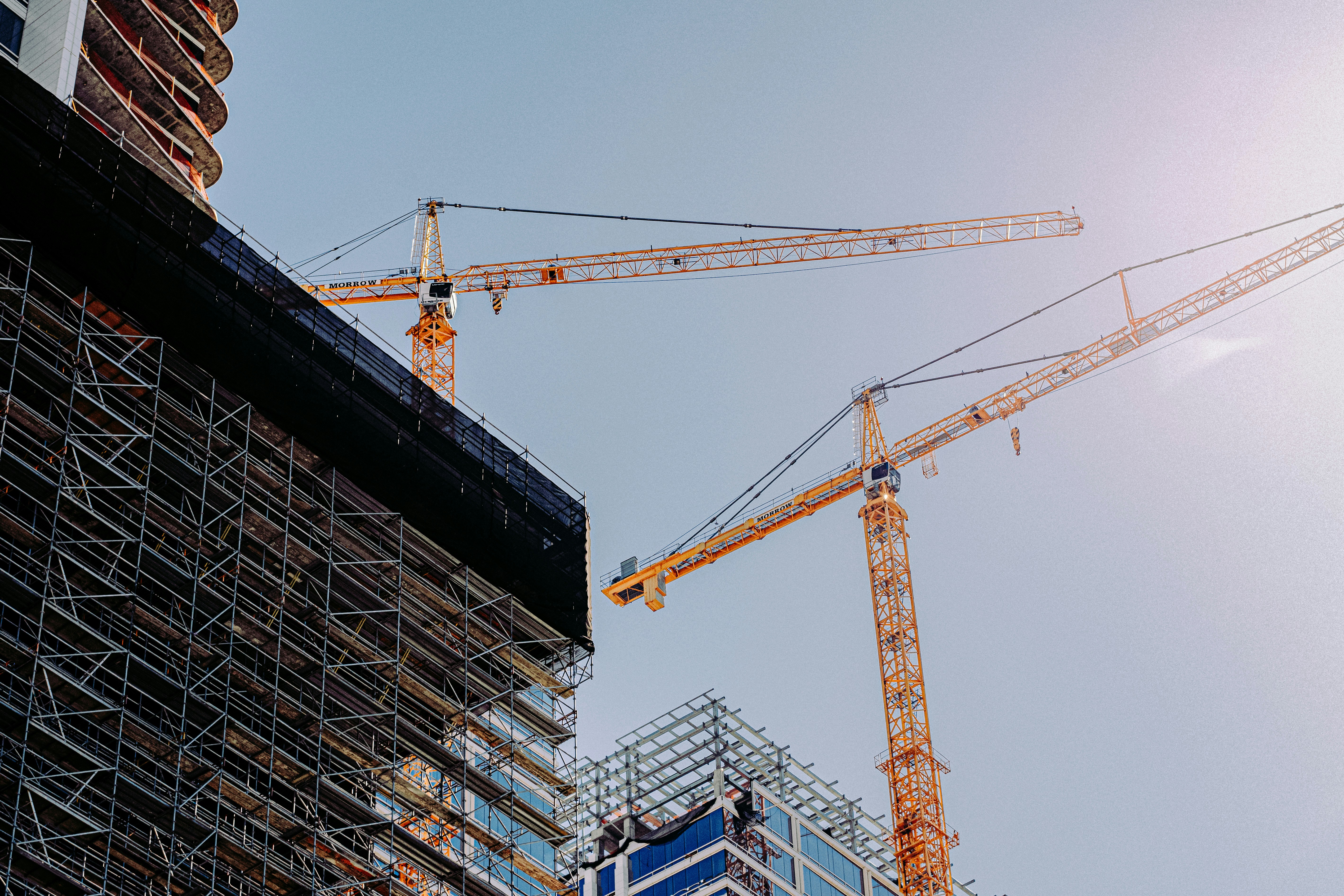 Obra de construcción de edificio residencial